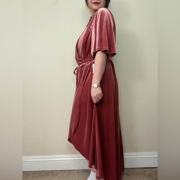 NWT DB Studio Elegant Velvet Wrap Dress in Blush - Picture 4 of 8